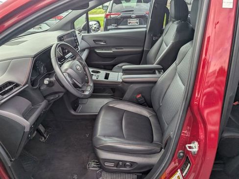 Used 2024 Toyota Sienna XSE AWD/4WD image 11