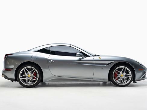Used 2016 Ferrari California T RWD image 60