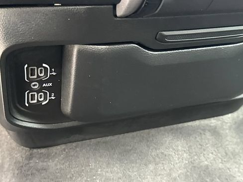 Used 2023 RAM 1500 Laramie AWD/4WD image 31