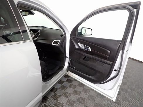 Used 2017 GMC Terrain SLE image 30