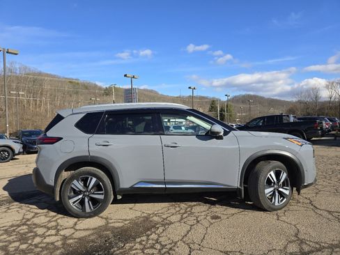 Used 2023 Nissan Rogue SL w/ SL Premium Package image 16