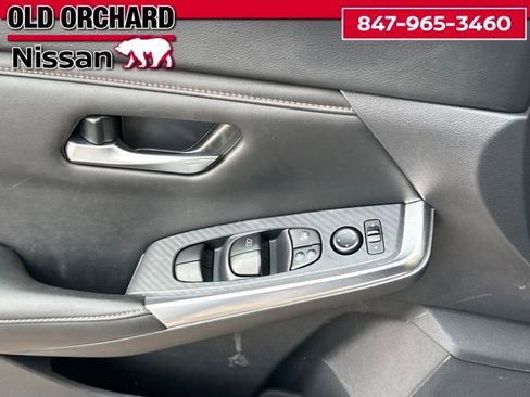 Used 2023 Nissan Sentra SR w/ Electronics Package image 9