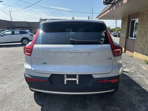 Used 2020 Volvo XC40 T5 Momentum w/ Protection Package Premier AWD/4WD image 6