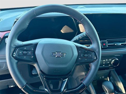 Used 2025 Chevrolet TrailBlazer RS image 11