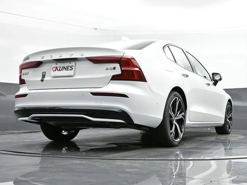 New 2025 Volvo S60 B5 Plus w/ Climate Package image 40