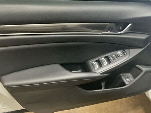 Used 2019 Honda Accord Sport image 12