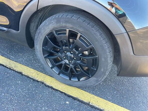 Used 2021 Kia Telluride EX w/ EX Premium Package image 12