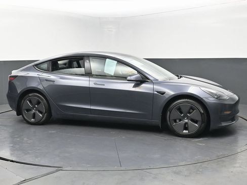 Used 2023 Tesla Model 3 Standard Range image 5