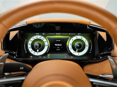 Used 2025 Aston Martin V8 Vantage Coupe image 28