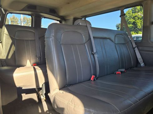 Used 2016 GMC Savana 3500 LS image 16