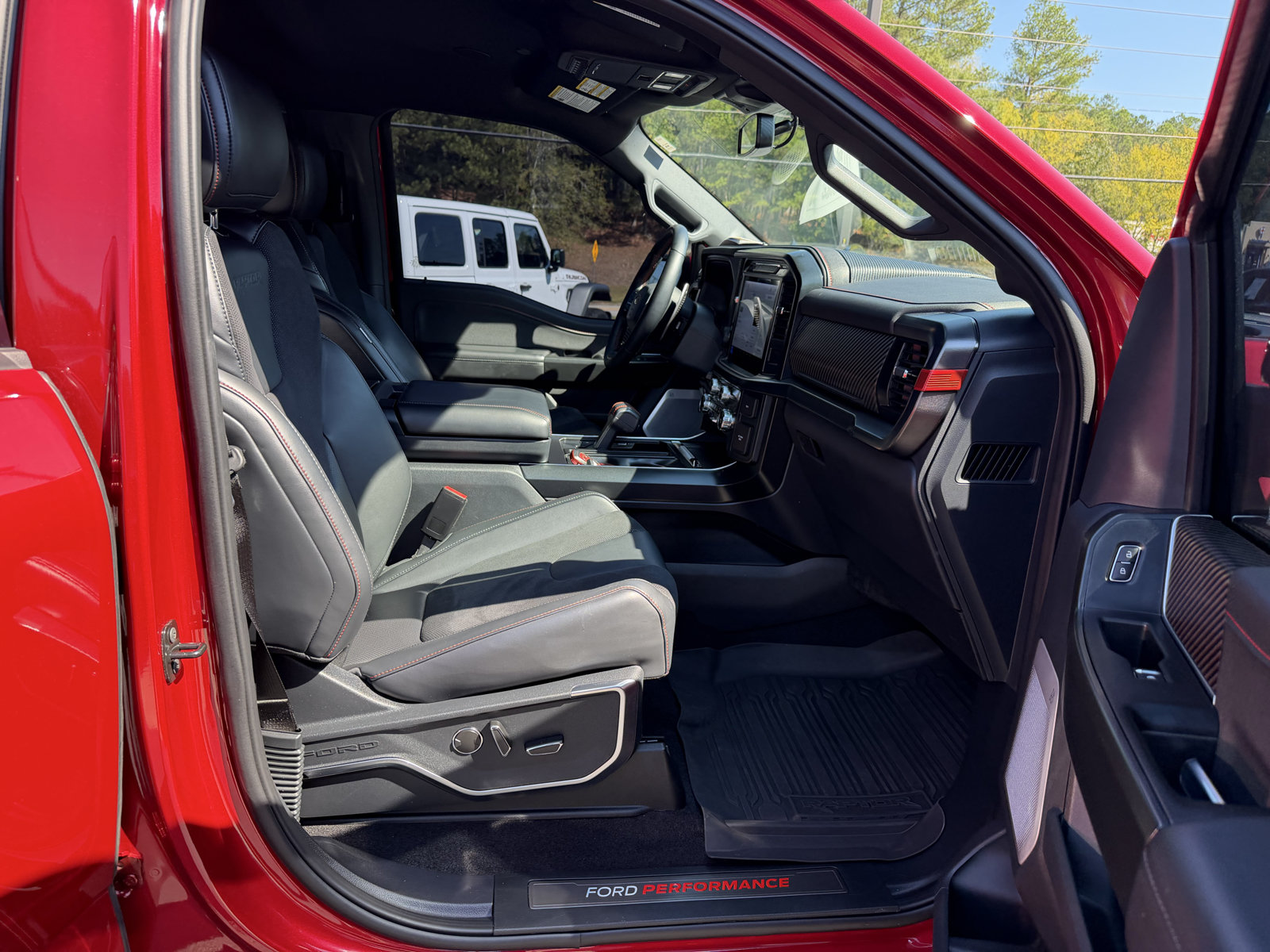 Used 2025 Ford F150 Raptor AWD/4WD image 18