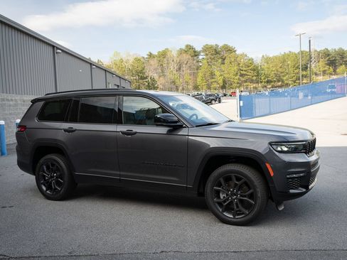 Used 2025 Jeep Grand Cherokee L Limited AWD/4WD image 12