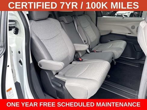 Used 2024 Toyota Sienna LE AWD/4WD image 11