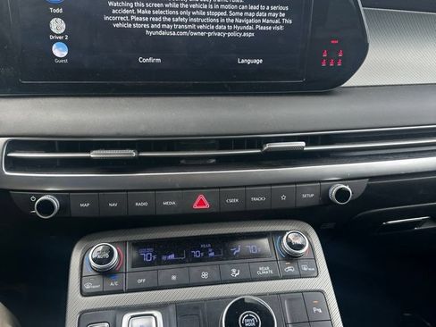 Used 2024 Hyundai Palisade SEL w/ Premium Package FWD image 4