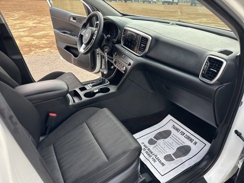 Used 2020 Kia Sportage LX image 13