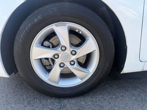 Used 2014 Hyundai Elantra SE FWD image 27
