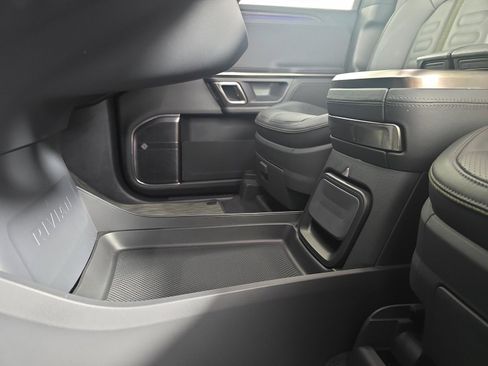 Used 2023 Rivian R1S Adventure image 30