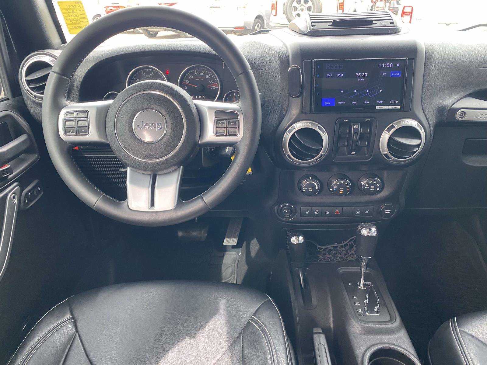 Used 2015 Jeep Wrangler Unlimited Rubicon AWD/4WD image 21