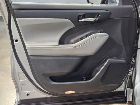 Used 2023 Toyota Highlander XLE image 20
