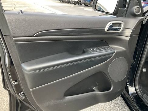 Used 2020 Jeep Grand Cherokee Altitude RWD image 7