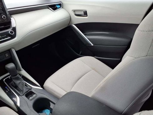 Used 2022 Toyota Corolla Cross L FWD image 12