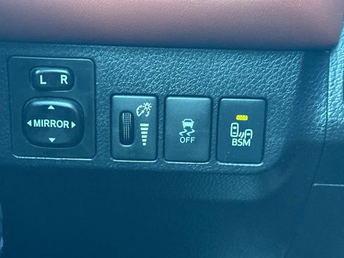 Used 2014 Toyota RAV4 Limited w/ Technology Package image 42