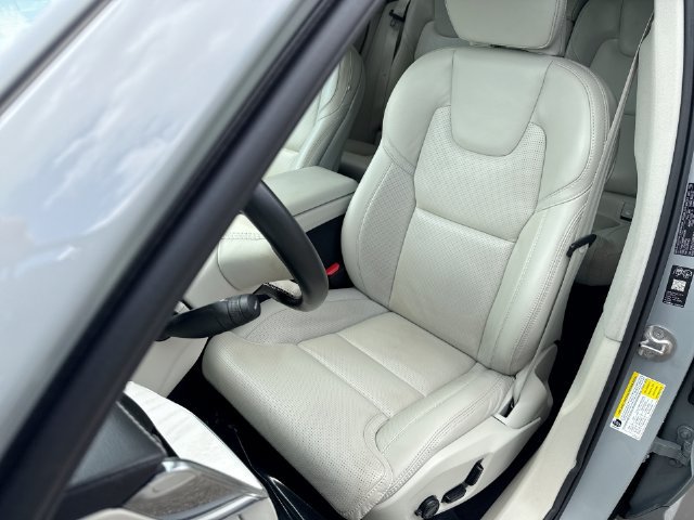 Certified 2026 Volvo XC60 B5 Ultra AWD/4WD image 16
