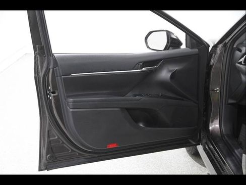 Used 2020 Toyota Camry LE w/ Convenience Package image 4