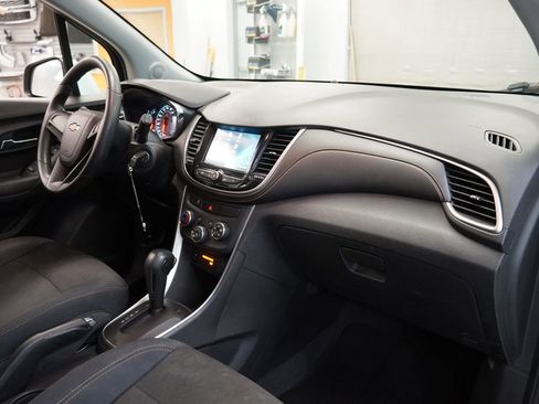 Used 2017 Chevrolet Trax LS FWD image 33