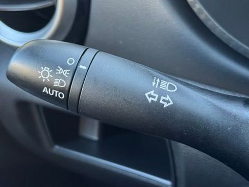 Used 2025 Nissan Versa SR w/ Trunk Package image 24