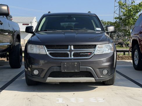 Used 2018 Dodge Journey SXT w/ Connectivity Group FWD image 2