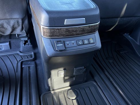 Used 2025 Toyota Sienna Platinum image 35