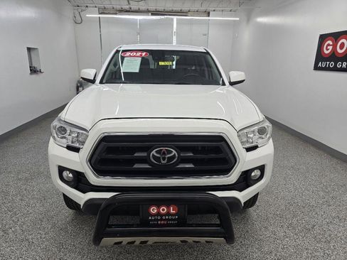 Used 2021 Toyota Tacoma SR5 RWD image 3