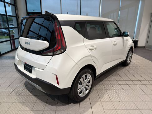 Used 2025 Kia Soul LX FWD image 5