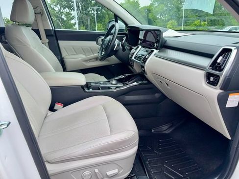 Used 2023 Kia Sorento SX Prestige w/ Panoramic Sunroof Package AWD/4WD image 8