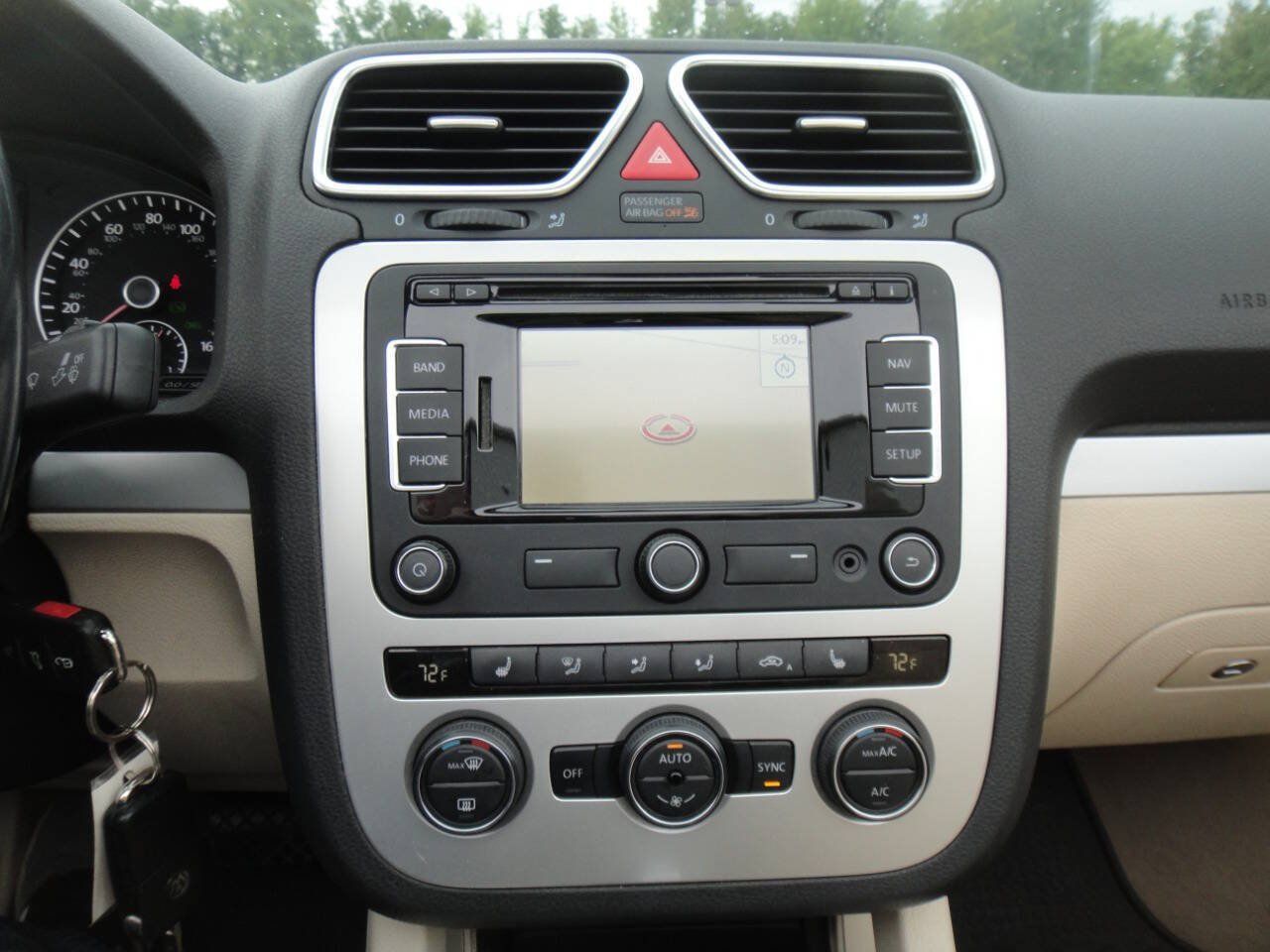 Used 2016 Volkswagen Eos Komfort FWD image 8