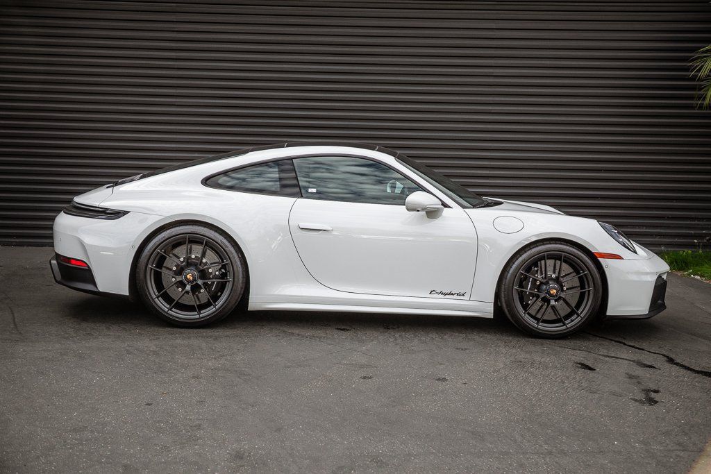 Certified 2025 Porsche 911 Carrera GTS RWD image 10