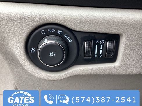 Used 2024 Chrysler Pacifica Touring-L image 33