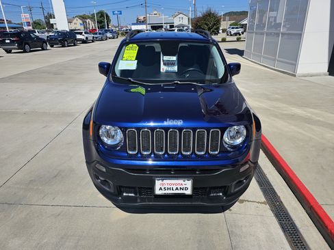 Used 2016 Jeep Renegade Latitude w/ Popular Equipment Group image 12