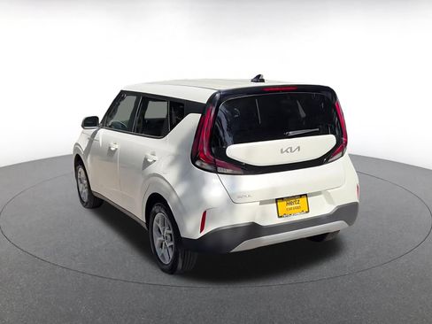 Used 2025 Kia Soul LX w/ LX Technology Package FWD image 11