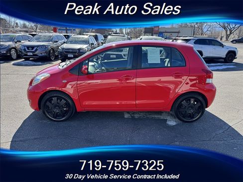 Used 2010 Toyota Yaris 4-Door Hatchback image 4