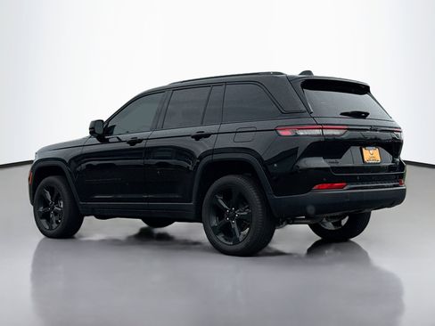 Used 2024 Jeep Grand Cherokee Limited w/ Black Appearance Package image 14