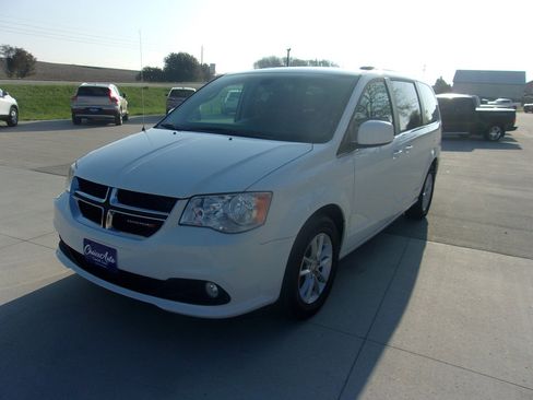 Used 2019 Dodge Grand Caravan SXT FWD image 6
