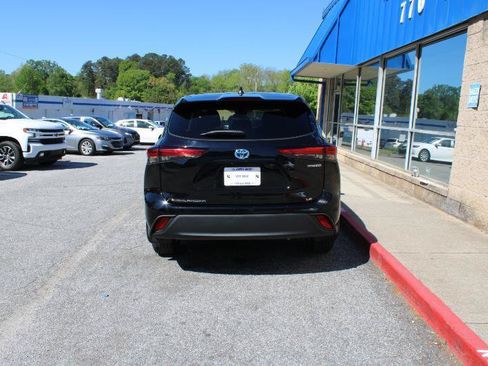 Used 2022 Toyota Highlander LE AWD/4WD image 6