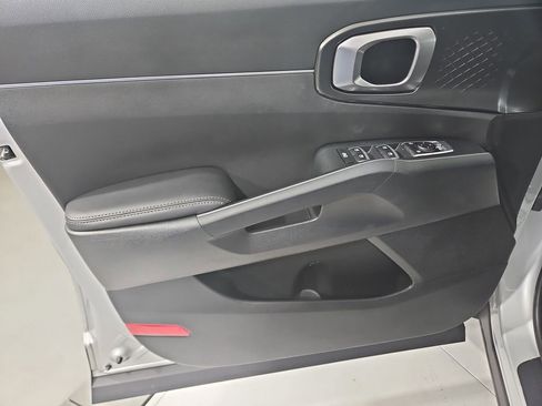 Used 2023 Kia Sorento EX image 11