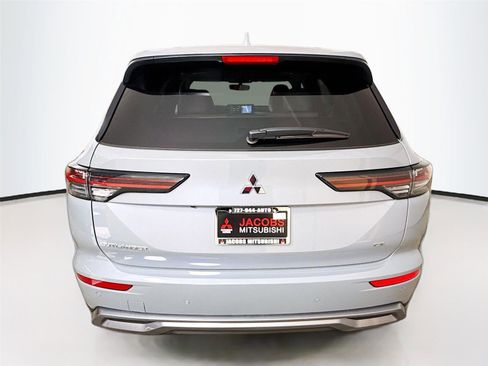 New 2026 Mitsubishi Outlander SE FWD image 6