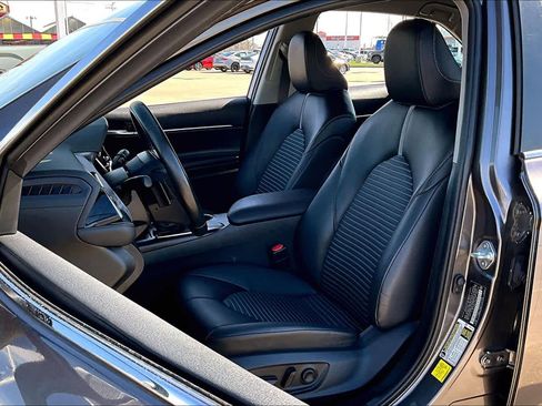 Used 2023 Toyota Camry SE w/ Blackout Package (TMS) image 8