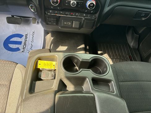 Used 2022 GMC Sierra 3500 SLE w/ SLE Convenience Package image 16