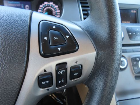 Used 2016 Ford Taurus SE image 19