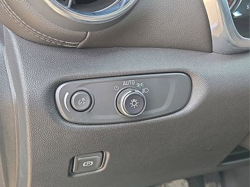 Used 2025 Chevrolet Blazer LT image 24